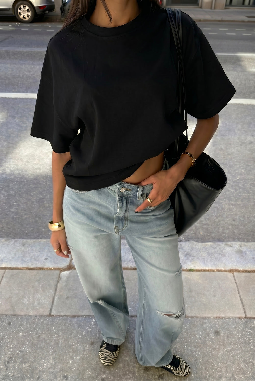 RIPPED JEANS